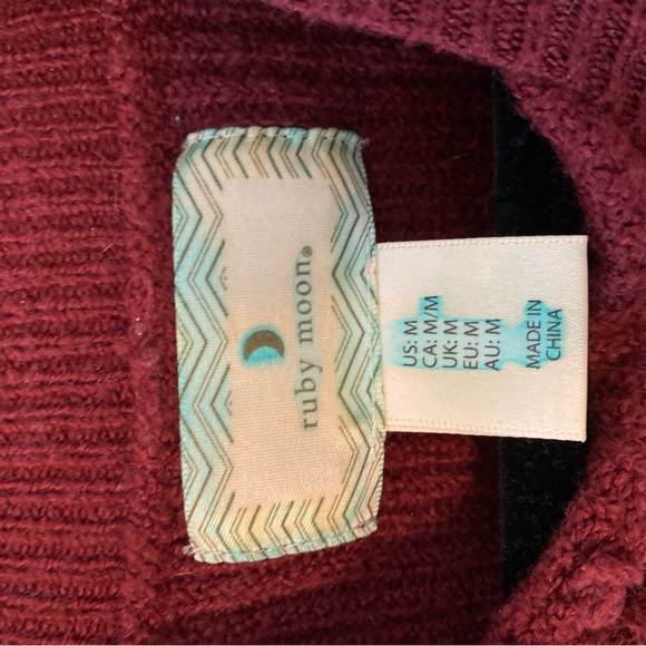 Red Ruby Moon turtleneck sweater - Picture 2 of 3